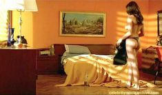 Страстная Мануэла Аркури оголила грудь и попку в фильме «Дело ведьмы» фото #1