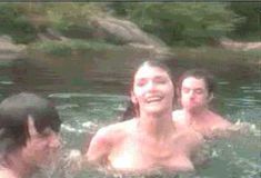 Голая грудь Марго Киддер в фильме «Уилли и Фил» фото #1