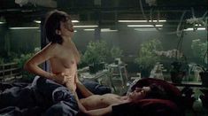 Мари-Жозе Кроз показала голую грудь в фильме «Арарат» фото #2