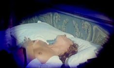 Голая Марианджела Джордано в фильме «Куколка» фото #14