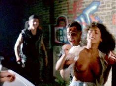 Голая Марина Сиртис в фильме «Жажда смерти 3» фото #5