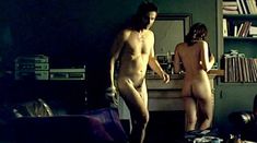 Голая Марион Котийяр в фильме «Частное расследование» фото #1