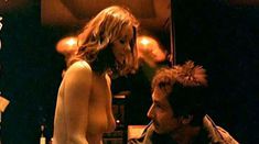 Голая Марион Котийяр в фильме «Частное расследование» фото #12