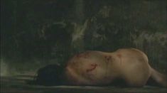 Голая Марион Котийяр в фильме «Неистовые» фото #13