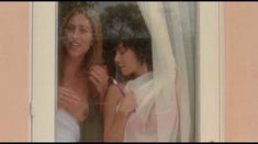 Голая Мария Аура в фильме «Школа очарования»