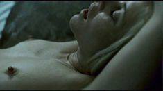 Голая Мария Белло в фильме «Скачивая Нэнси» фото #4