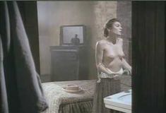 Голая Мария Форд в фильме «Горячая линия» фото #1