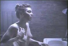 Голая Мария Форд в фильме «Горячая линия» фото #5