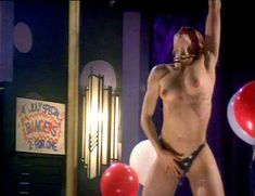 Голая Мария Форд в фильме «Стриптизерша» фото #15