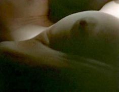 Голая грудь Марли Мэтлин в фильме «Самооборона» фото #5