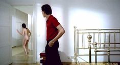 Голая Марушка Детмерс в фильме «Дьявол во плоти» фото #1