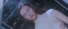 Голая Матильда Мэй в фильме «Жизненная сила»
