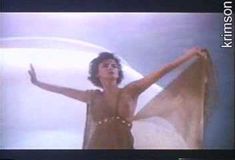 Голая Матильда Мэй в фильме «Обретая себя» фото #3