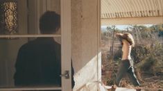 Голая Мейв Дермоди в фильме «Красивая Кейт» фото #5