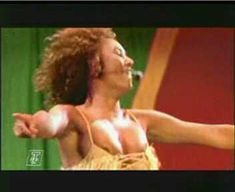 Красотка Мелани Браун засветила грудь на выступлении The Spice Girls фото #3