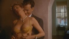 Мелани Гриффит засветила соски в фильме «Костер тщеславий» фото #2