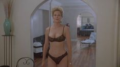 Мелани Гриффит засветила соски в фильме «Костер тщеславий» фото #5