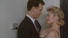 Мелани Гриффит засветила соски в фильме «Костер тщеславий» фото #8