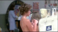 Голая грудь Мелани Гриффит в фильме «Улыбка» фото #2