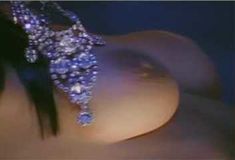 Голая Мелани Пол в фильме «Тяжелые времена» фото #11