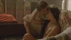 Голая Мелиа Крейлинг в сериале «Борджиа» фото #2