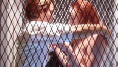 Голая Мелинда Кларк в фильме «Возвращение живых мертвецов 3» фото #11