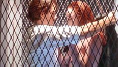 Голая Мелинда Кларк в фильме «Возвращение живых мертвецов 3» фото #12