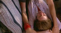 Голая грудь Мелиссы Гилберт в фильме «Сильвестр» фото #1