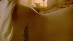 Голая Мелисса Сейджмиллер в сериале «Узнай врага» фото #4