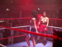 Голая Мерседес Де Ла Зерда в фильме «Нокаут» фото #1