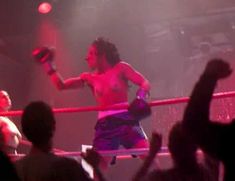 Голая Мерседес Де Ла Зерда в фильме «Нокаут» фото #2