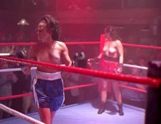 Голая Мерседес Де Ла Зерда в фильме «Нокаут» фото #3