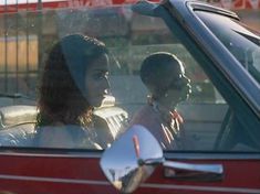 Мета Голдинг засветила грудь в фильме «Тихие дни в Голливуде»