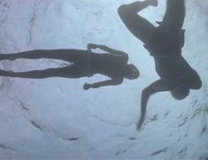 Голый сосок Миллы Йовович в фильме «Возвращение в Голубую лагуну» фото #2