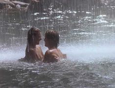 Голый сосок Миллы Йовович в фильме «Возвращение в Голубую лагуну» фото #4