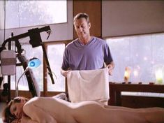 Мими Роджерс засветила грудь в фильме «Полный массаж тела» фото #14