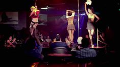 Голые сиськи Минди Робинсон в фильме Live Nude Girls фото #14