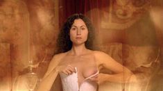 Минни Драйвер засветила сосок в фильме «Гувернантка» фото #3