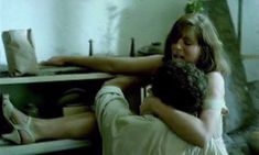 Мира Фурлан оголила грудь в фильме «Папа в командировке» фото #3