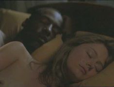 Миранда Отто засветила грудь в фильме «В пустыне» фото #8