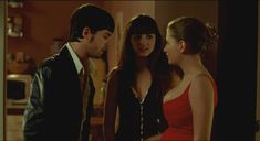 Голый сосок Мириам Джованелли в фильме «Секс, вечеринки и ложь» фото #1