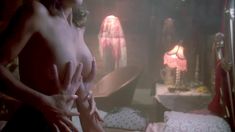 Мишель Бауэр засветила грудь в фильме «Повелитель кукол 3. Месть Тулона» фото #4