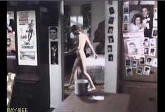 Абсолютно голая Мишель Пфайффер в фильме «В ночи»