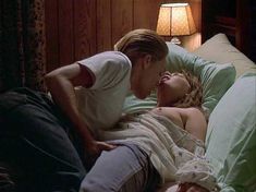 Мишель Уильямс засветила сосок в фильме «Если бы эти стены могли говорить 2» фото #8