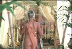 Красотка Мишель Филлипс снялась голой в фильме «Валентино»