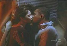 Мойра Келли засветила грудь  в фильме «Начало дня» фото #1