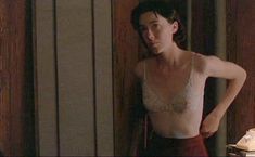 Полностью голая Молли Паркер в фильме «Поцелуй со смертью» фото #8