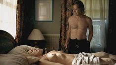 Молли Прайс засветила грудь в сериале «Бесстыдники» фото #4