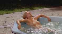 Молли Шод засветила голую грудь в фильме «Евротур» фото #1