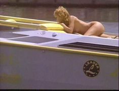 Голая красотка Моник Габриэль в фильме «Эммануэль 5» фото #5